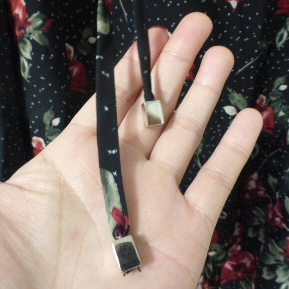 LE CHATEAU black & red long sleeve cold shoulder chiffon floral dress - Picture 8 of 12